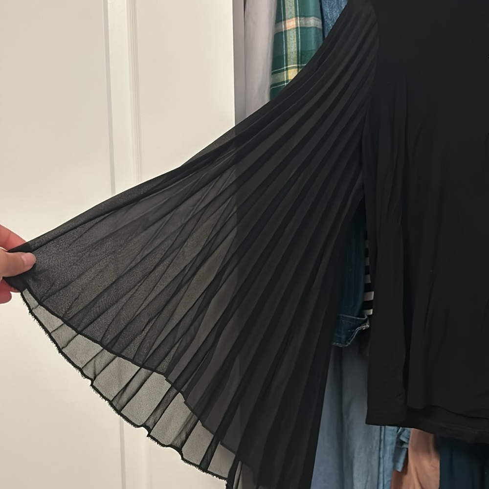 W5 Women’s Black Pleated Sleeve Blouse - Picture 3 of 7